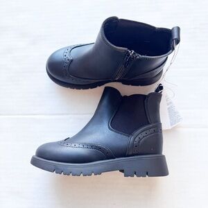 Gap Girls New Chelsea Boots with Brogue Details in Black
NWT